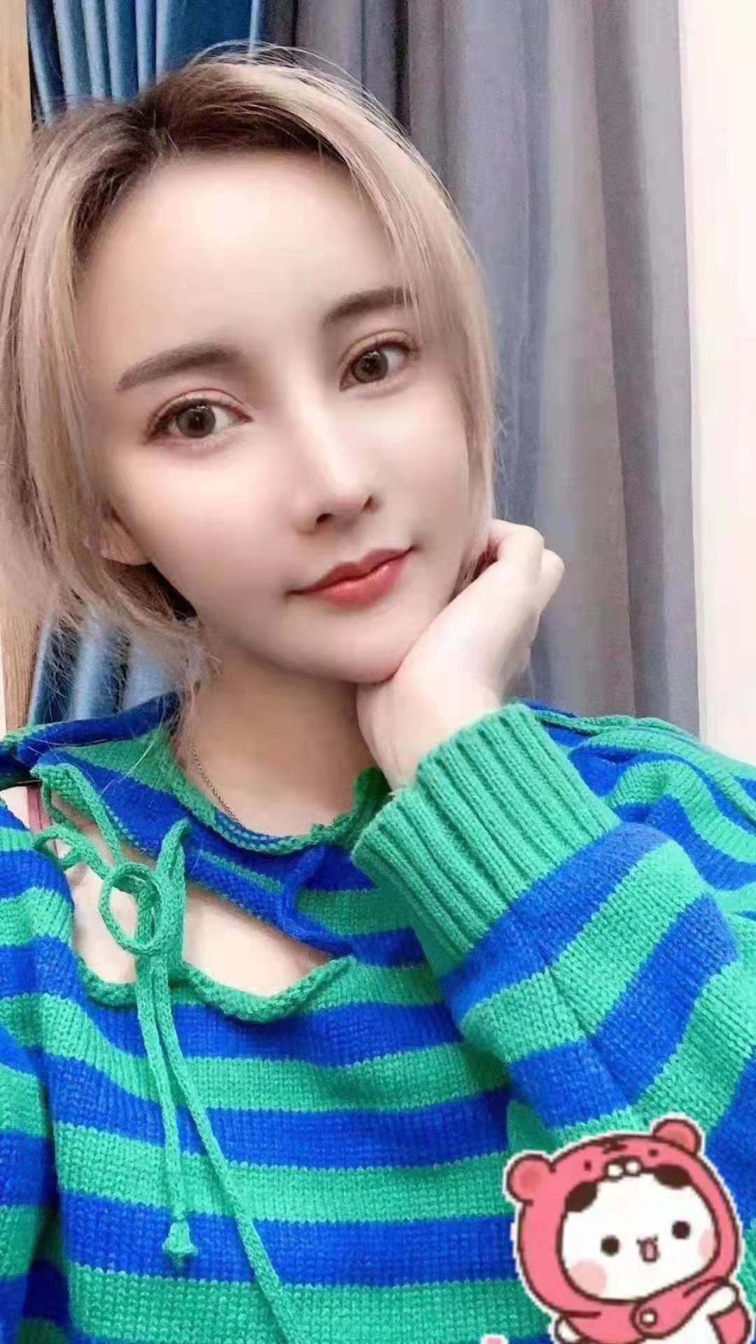 乌市农大小嫩妹，胸特别软